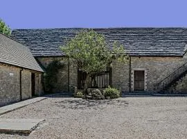 Kingston Country Courtyard