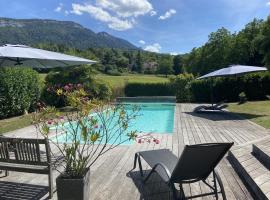 ST JORIOZ-Maison spacieuse avec PISCINE et Vue, LLA Selections by Location lac Annecy, vacation home in Saint-Jorioz