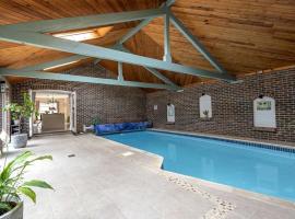 Large coastal cottage, private indoor pool, hut tub, sauna and steam pod, casa de campo em Weymouth