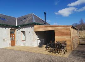 The Stables with Hot Tub, hotel ramah hewan peliharaan di Cray