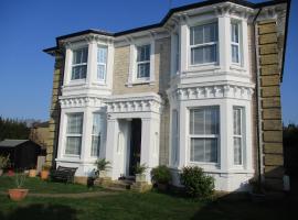 Lovely Spacious 3 Bedded First Floor Apartment, soodne hotell sihtkohas Ryde