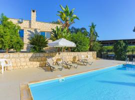Villa Georgios Rafaela, hotel s bazenima u gradu 'Polis Chrysochous'