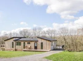 Fabulous detached lodge with hot tub two nights minimum stay