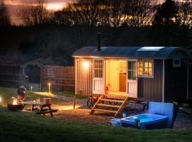 Nutkins Luxury Shepherd Hut with hot tub close to Lyme Regis