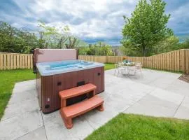 Maple Cottage with Hot Tub