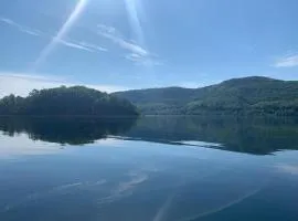 Sehr schöne ufernahe ebenerdige Ferienwohnung Pura Vida auf der Halbinsel Scheid