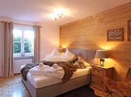 'Chalet-Style' ruhige & zentrale 3-Raum-Suite direkt am Kurpark, cabin in Oberstdorf