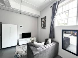 Posh Apartment next to Maboneng, hotel cerca de Rascacielos Carlton Centre, Johannesburgo