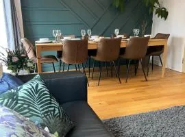 Upton Grange Townhouse sleeps 10