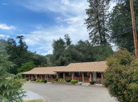 Fawndale Lodge, hotel in Redding