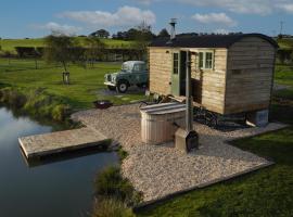 Four Acres Farm Shepherds Huts, hotel i nærheden af Mount Stewart House, Donaghadee