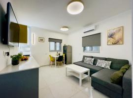 Amazing 2Rooms Apt in Bat Yam - Step by the beach, kuća za odmor ili apartman u gradu 'Bat Yam'