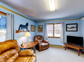Blue Lagoon Escape Unit-A, hotel in Boothbay
