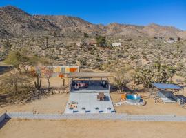 Close to JT Park & Town w/360 View The Green Adobe, hotel cerca de Upper Covington Flat, Joshua Tree