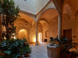 Casa Palacio PAREDES SAAVEDRA by ATRIO, Hotel in Cáceres