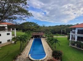 Condo Golf B3 F3 Hacienda Iguana, hotel with pools in Tola