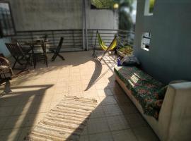 Entire small house mins to everywhere!, cottage in Ho Chi Minh City