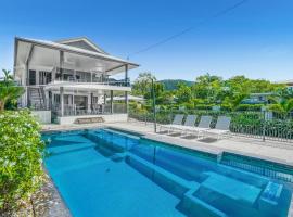 Belle Escapes Beachfront Luxury Home 53 Arlington Clifton Beach, holiday home in Palm Cove