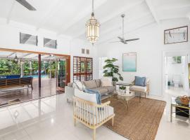 Belle Escapes Tropical Haven Holiday Home Palm Cove, feriehus i Palm Cove
