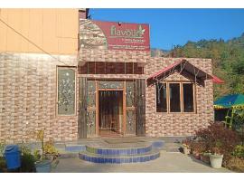 Flavours Restaurant And Resort "A unit of Sidhbali Restaurant", Dugadda, casă de vacanță din Lansdowne