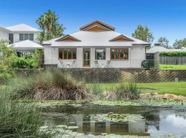 Belle Escapes 54 Ocean Drive Luxury Home Palm Cove，位于棕榈湾的酒店