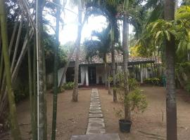 Residence Beach Villa, casa en Bentota