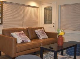 Charming private guest Suite near Disney/Beach, hotel with parking in Westminster