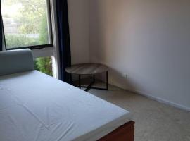 Single Room in Quiet Knox area, sted med privat overnatting i Boronia