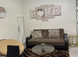 Lux Apartment Queen bed Downtown Baltimore, free parking
