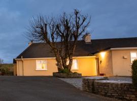 Atlantic View Cottages, villa in Doolin