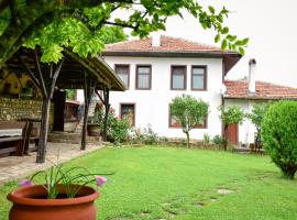 Дядо Петковата Къща, Hotel mit Pools in Elena