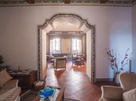 Casa Livia - Stately house with elevator, hotel em Lucignano