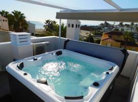 DUPLEX NOSY BE vue sur mer avec solarium et jacuzzi, hotel din Orihuela