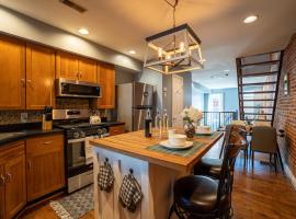 Cozy Townhouse Downtown w/ Game Room & Rooftop, casa o chalet en Baltimore