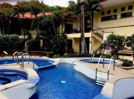 Family condo in Jaco, jacuzzis, pools and terrace