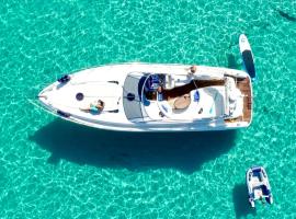 Instagrammable Yacht Hotel Malta, boat in Il- Gżira