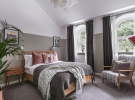 14 Church Street- close to Windermere Train Station, Hotel in Windermere