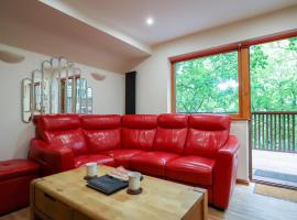 Lodge Nine for 6 with Hot Tub - Spa Resort in Devon, ξενοδοχείο σε Chudleigh