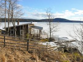 Stunning Home In motfors With Lake View, hotel amb aparcament a Åmotsfors