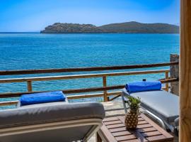 Plaka Beach Cottages, hotel with parking in Pláka