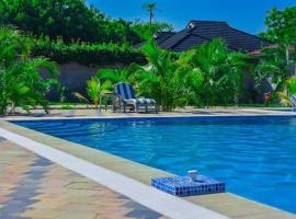 5-Bedroom luxury Waterfalls Villa, hotel in Galu