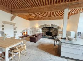 Logis du Chandelier, hotel dekat Saint-Michel d'Aiguilhe Church, Le Puy en Velay