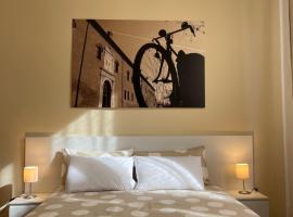 Downtown - Camere in Centro, holiday rental in Ferrara