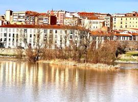 Apartamento La Bien Cercada, hotel in Zamora