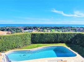 Villa piscine avec magnifique vue mer panoramique, hotel i Biot