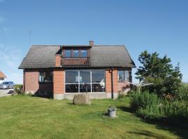 Nice Home In Simrishamn With Kitchen, villa en Simrishamn