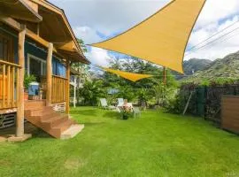 Charming Country Cottage just a few steps from the beach!