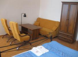 Hotel U Stadionu, hotel Dačicében