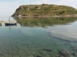 on the sea Despoina apartment at Mochlos Creta, hotel v destinaci Mochlos