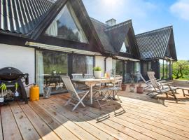 Stunning Apartment In Gudhjem, hotel com spa em Gudhjem